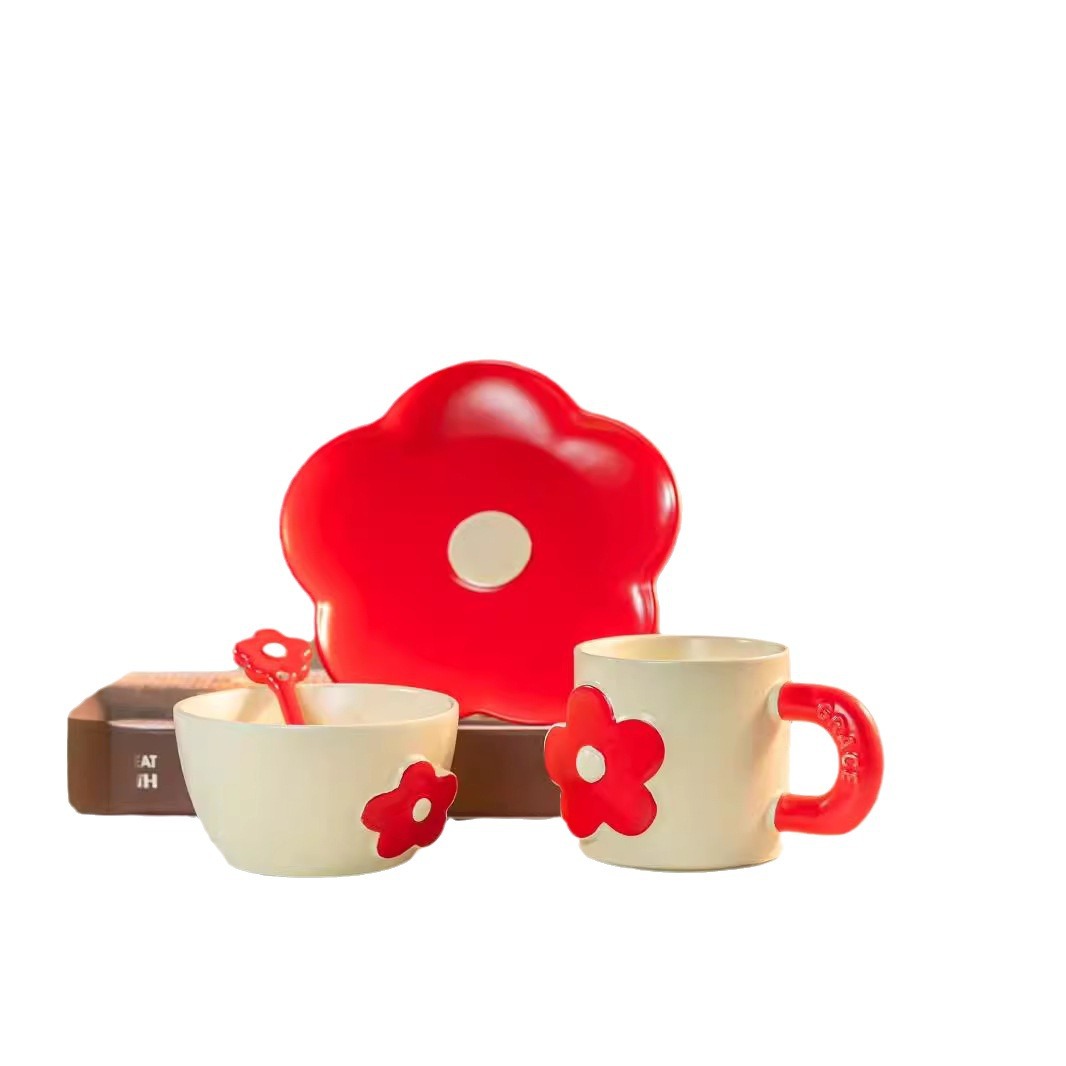 Flores creativas japonesas cubiertos de cerámica conjuntos de platos cucharas tazas personalidad regalos de alto valor pequeño fresco