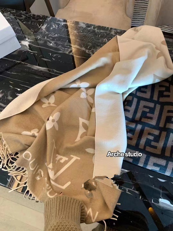 秋冬の新型D字のマフラーの女性はカシミヤのマフラーのフリンジの両面のマントをまねて保温して首を囲みます。