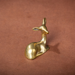 Pure copper plum blossom deer small ornament exquisite mini brass deer lying deer Fu Lu Fu deer tea pet tea ceremony artistic conception small copper piece