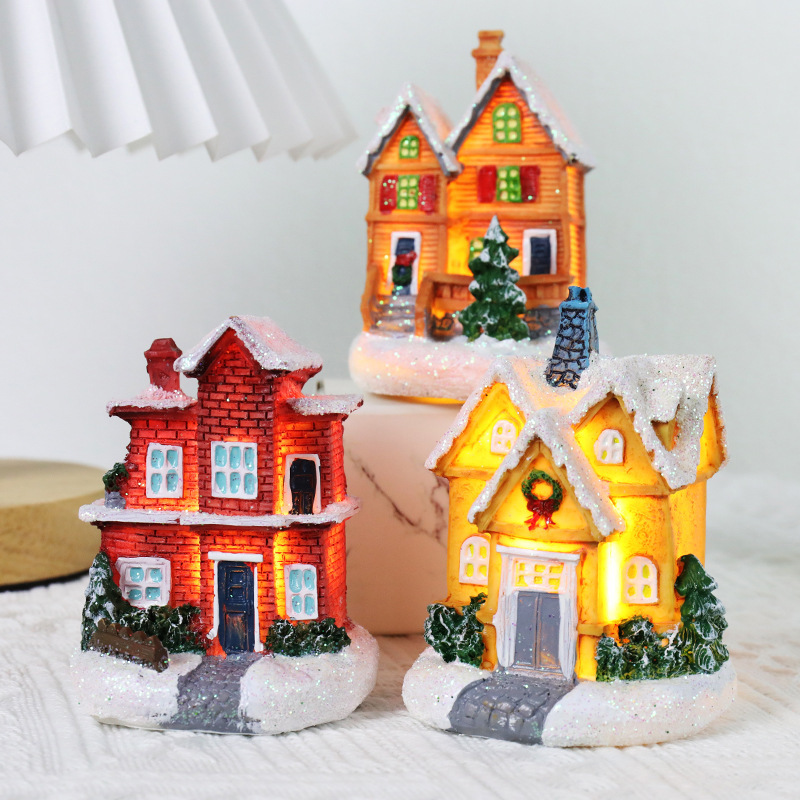 クリスマスの新しい装飾品樹脂の小さい家の小さい景観の樹脂の家はクリスマスのアイデアの贈り物を並べます。|undefined