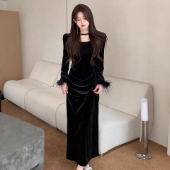 早秋黑色法式金丝绒连衣裙2025年新款女装秋季高级感收腰内搭长裙