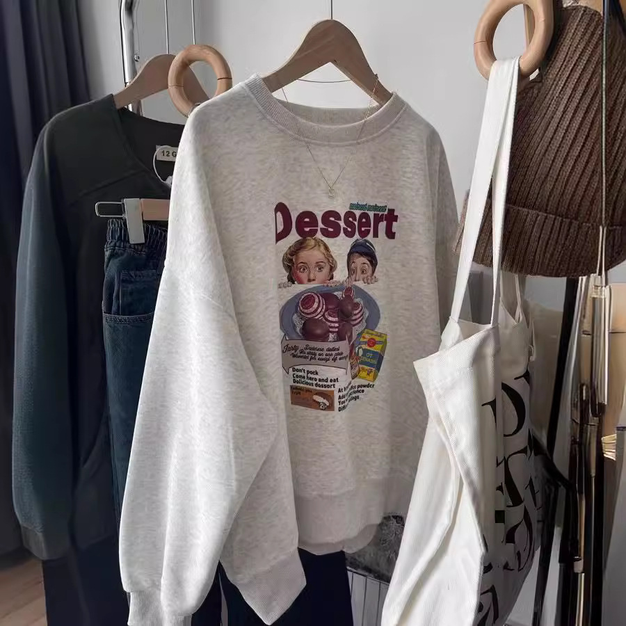 韩国东大门复古卡通印花偷吃甜品的小孩圆领宽松落肩加绒卫衣女