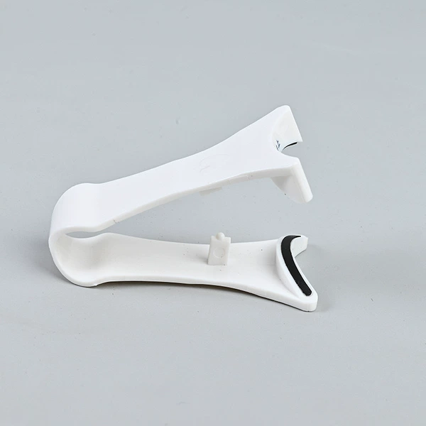 Pair of suction clamps