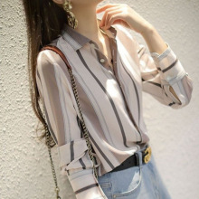 条纹衬衫女设计感小众秋季韩版复古百搭长袖上衣雪纺休闲宽松衬衣