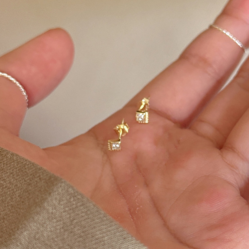 爆款小方糖耳钉女轻奢精致小巧耳环气质百搭耳饰品简约配饰批发潮|undefined