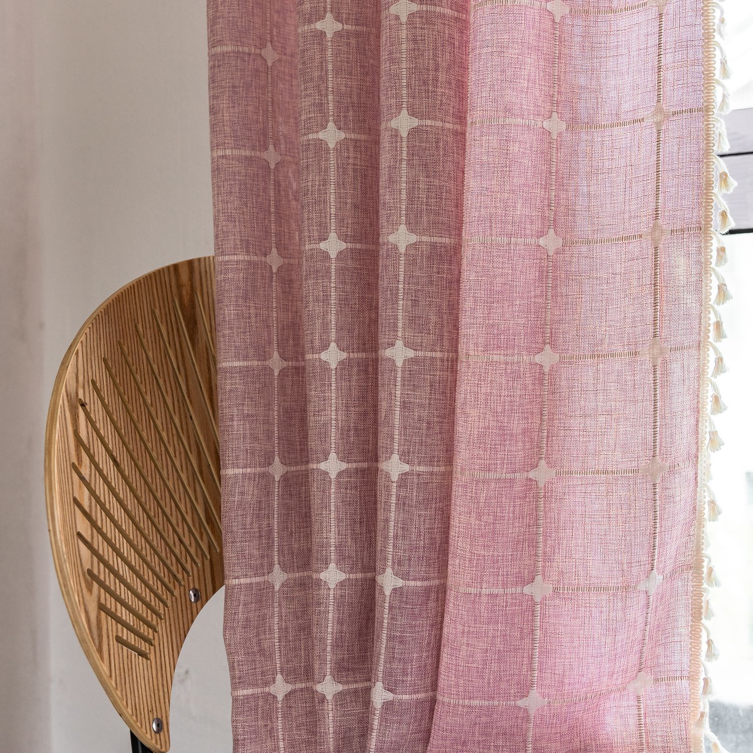 후크 업.-핑크 번호 6. 수 놓은 중간 격자 무늬