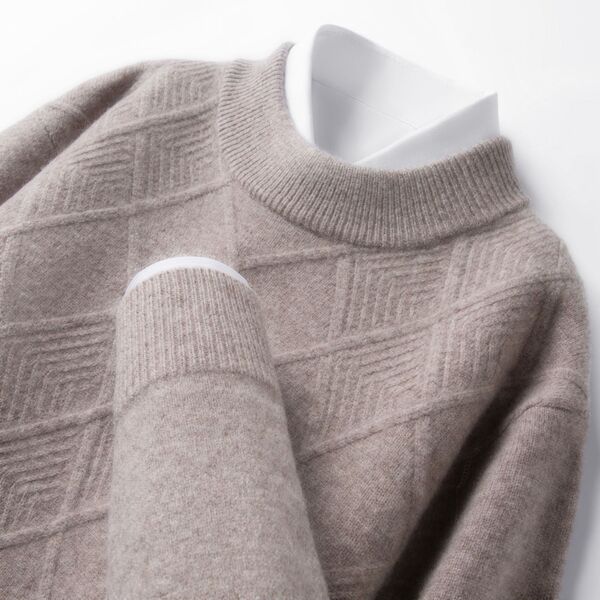 Demi-season woolen knitted sweater for leisure