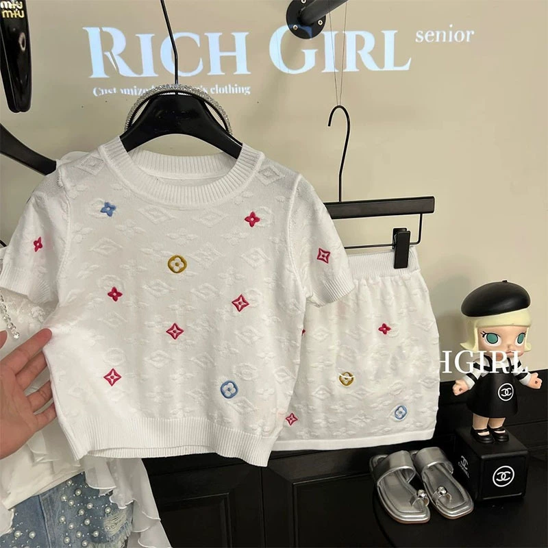 Тонкий набор, футболка с короткими рукавами, белая мини-юбка, стиль Chanel, с вышивкой