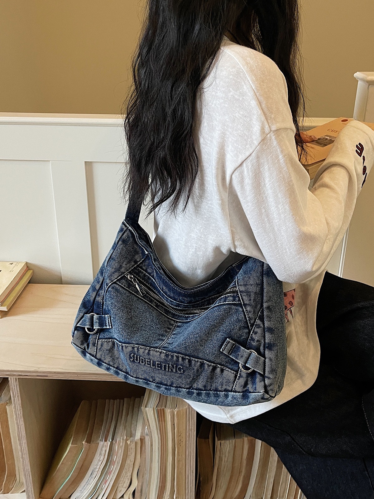 Bolsa de denim retro lavada en agua para mujeres 2026 nuevo estilo transfronterizo ocio simple hombro brazo bolso de viaje image 1