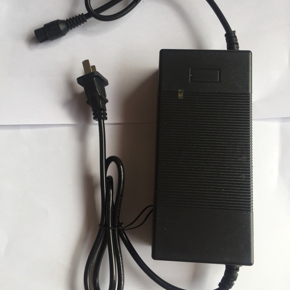 电动哈雷车充电器电池充电器改装电动车充电器 冲电器