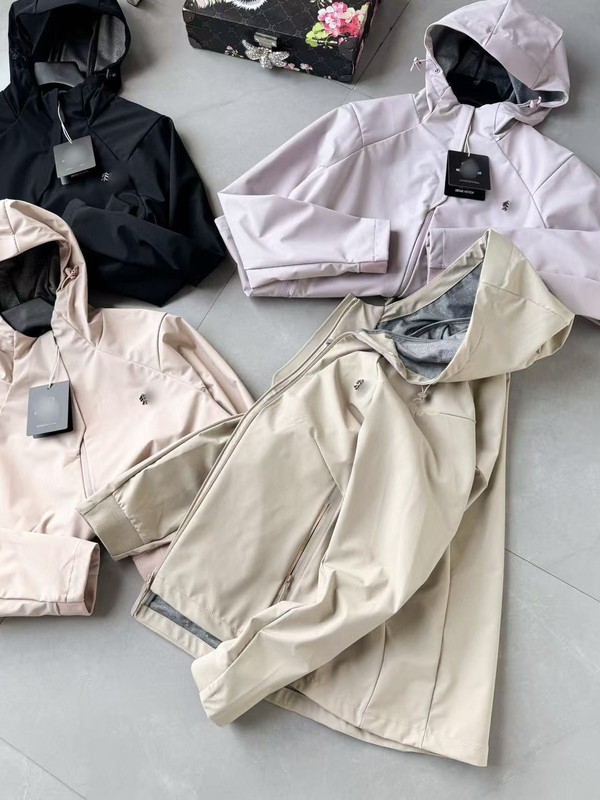 KL同款克隆户外冲锋衣登山服男女情侣同款软壳冲锋衣防水外套连帽|undefined