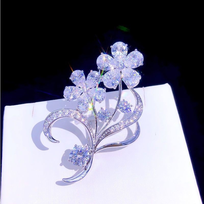 High-End Luxury Micro-Paved Zircon High-Shine Brooch, Elegant Suit Lapel Pin, Women's Clothing Anti-Exposure Accessory
