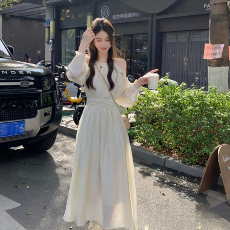 Белое платье с открытыми плечами и длинными рукавами для женщин, ранняя летняя коллекция 2025 года, новое высококачественное платье с завышенной талией, стройнящее, в стиле феи.