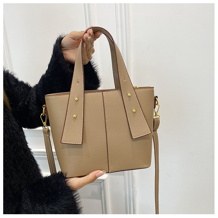 PU Fashionable Handheld Tote Bag With Large Capacity 2023 New High End And Small Mom's One Shoulder Crossbody Small Square Bag_voghion.com