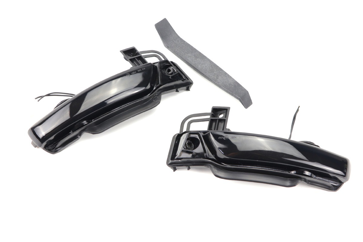 Suitable for Jeep Grand Cherokee 11-20 Reversing Mirror Side Light Yellow Light Flowing Rearview Mirror Turn Signal Light