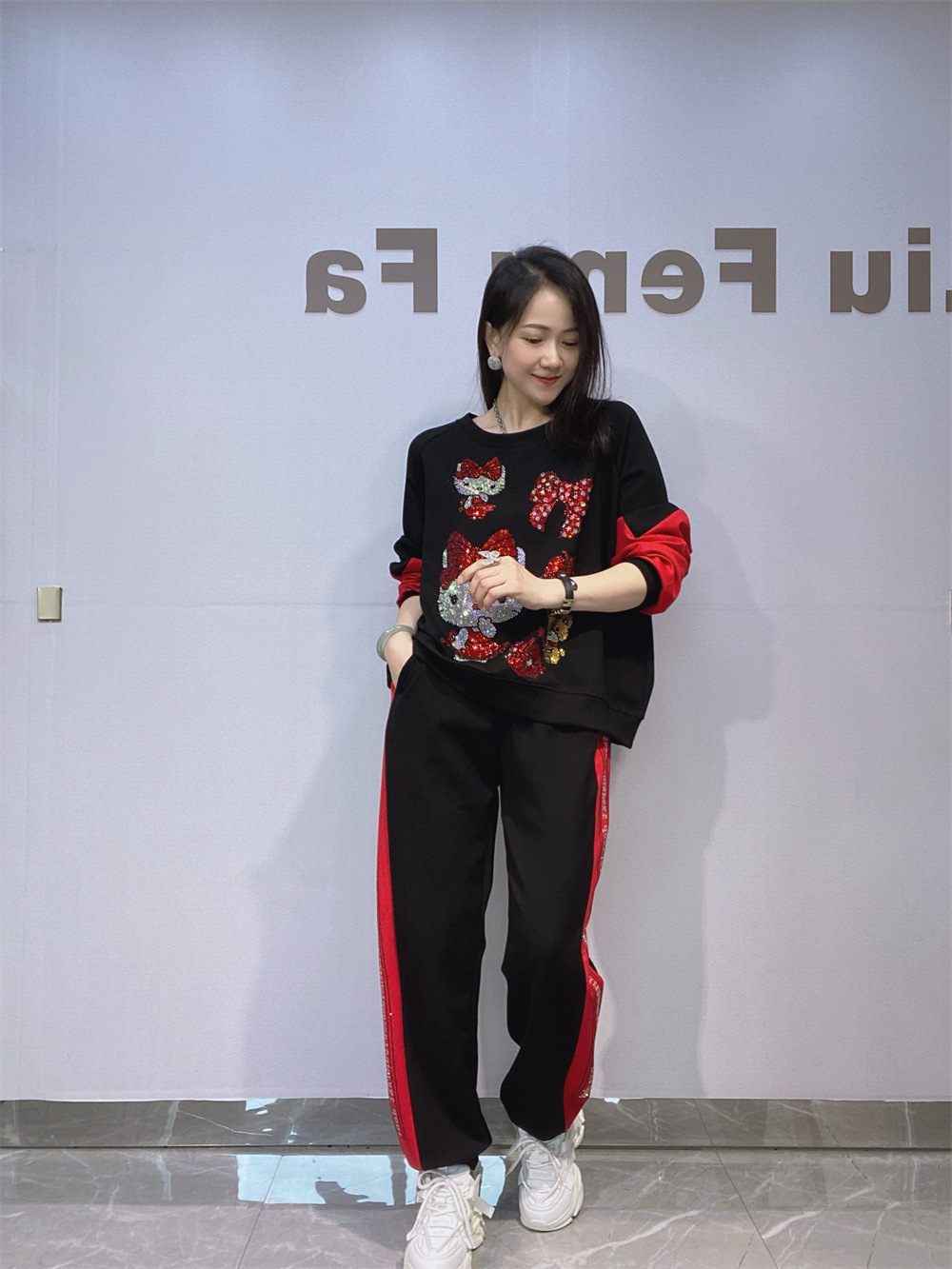Europa y Estados Unidos de otoño nuevo cuello redondo pantalones de manga larga set de mujeres pantalones largos casuales sueltos ropa deportiva dos piezas set