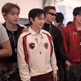 防弹少年团闵玧其同款复古运动风粉丝应援百搭红白拼接长袖Polo衫