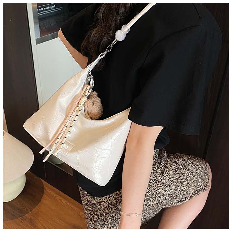 In the summer of 2025, crossbody bags, women's bags, single-shoulder bags, versatile casual bags, sports underarm bags, soft leather bags, dumplings, and women's bags undefined