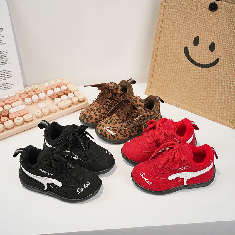 2025 invierno nuevos zapatos de algodón para niños, hombres y mujeres, zapatos casuales retro mate, calentamiento al por mayor.