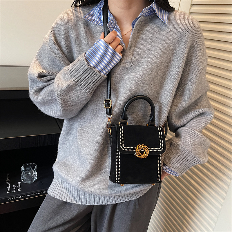 Retro alta sensación vertical bolso de mano pequeña mujer otoño / invierno 2025 nuevo estilo de moda bolso de hombro simple bolso de mochila