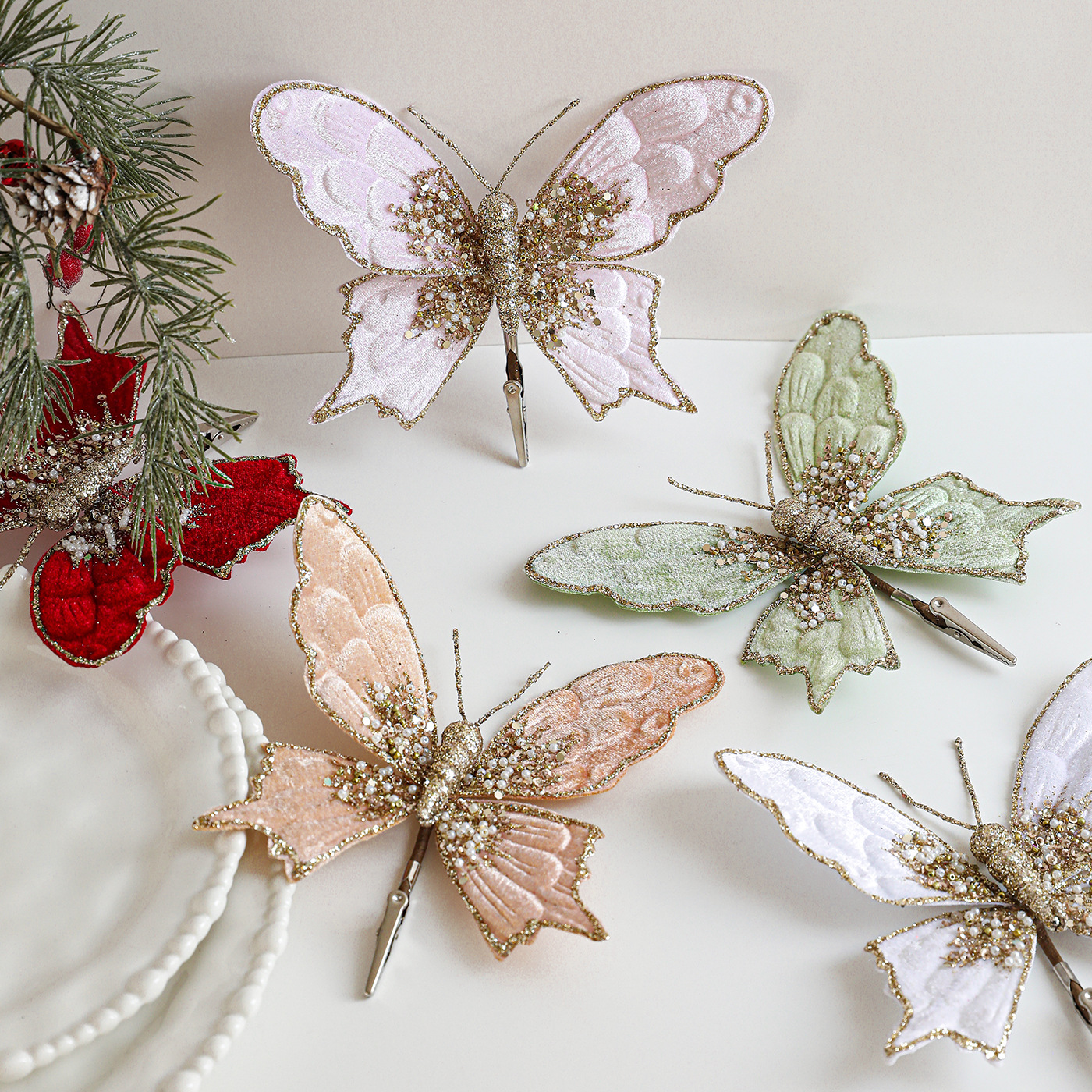 Nuevos productos de tela de alta calidad abrazadera de arco de tela de vello floquete polvo adhesivo árbol de Navidad decoración colgante diseño de escena en stock