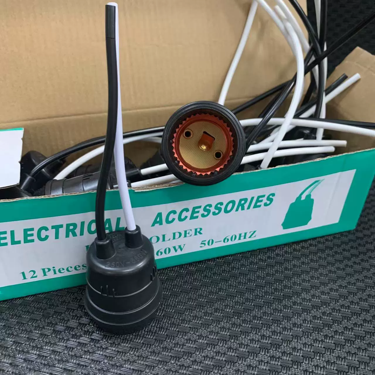 泰国南美黑色防水E27螺口灯头巴西沙特灯口黑白双色线软胶灯座