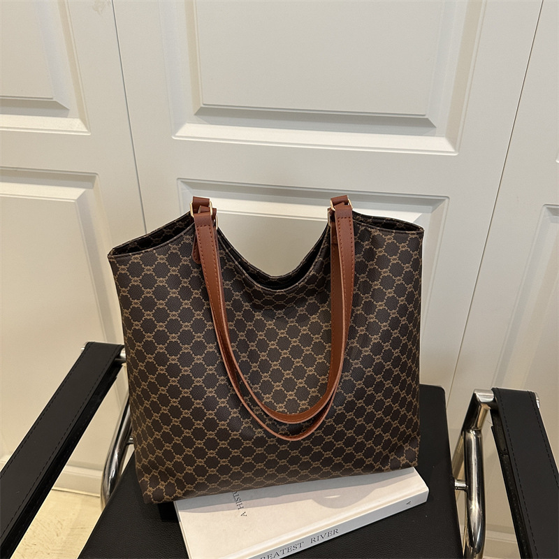 High-End Large-Capacity Tote Bag for Women 2025 New Retro Versatile Commuter Shoulder Bag Cross-Border Fashion Handbag High-End Large-Capacity Tote Bag for Women 2025 New Retro Versatile Commuter Shoulder Bag Cross-Border Fashion Handbag