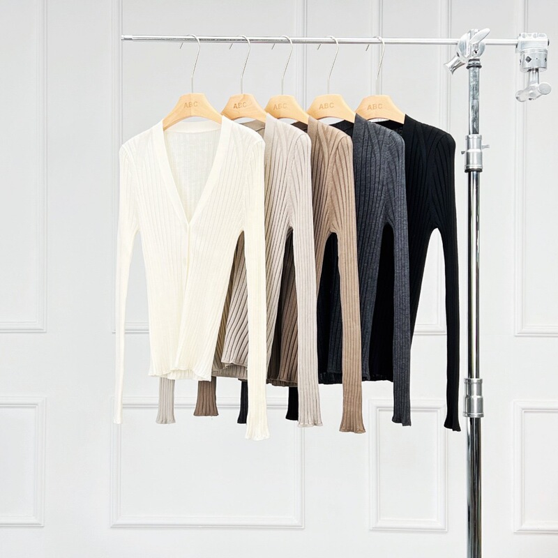 Warren Hailong German Yangtze Yarn 2-Ply 48-Count Fine-Spun Wool V-Neck Ribbed Elegant Minimalist Style Wool Sweater for Women Warren Hailong German Yangtze Yarn 2-Ply 48-Count Fine-Spun Wool V-Neck Ribbed Elegant Minimalist Style Wool Sweater for Women