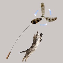 跨进亚马逊木柄逗猫棒钢丝羽毛旋转竹蜻蜓可替换大风车猫玩具批发
