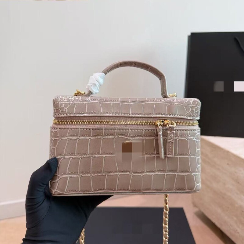 New Chanel-style 26C black and gold crocodile embossed small logo chain LP box bag, shoulder, hand, and crossbody bag New Chanel-style 26C black and gold crocodile embossed small logo chain LP box bag, shoulder, hand, and crossbody bag