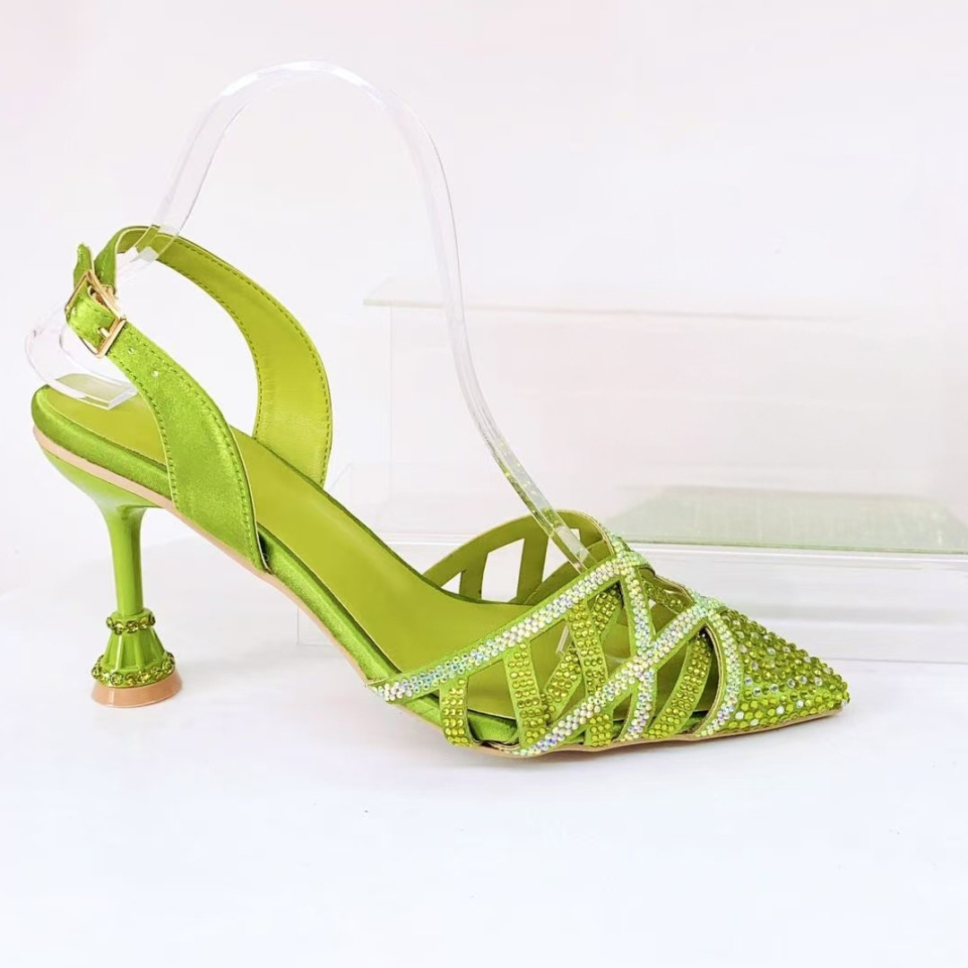 Selección estricta de zapatos de diseño italiano, nuevas sandalias de tacón alto, banquete de boda, zapatos de mujer de diamante de punta