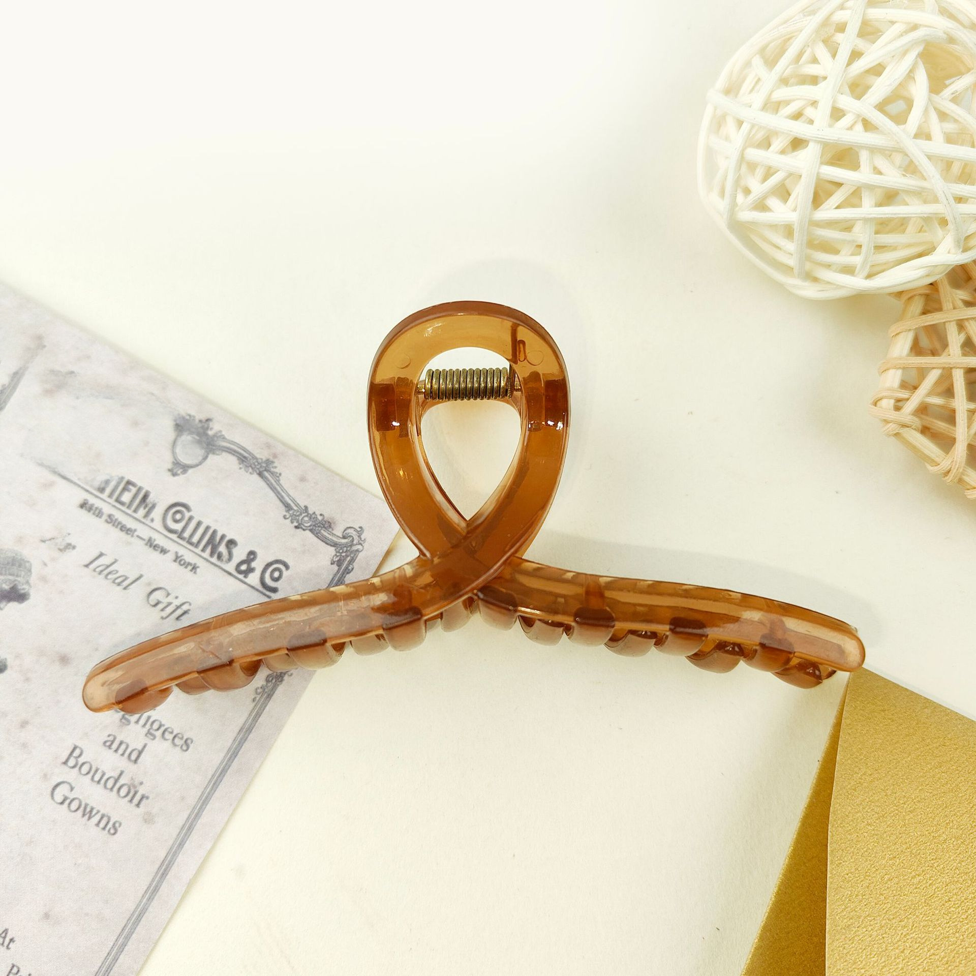 Medium size hair clip plastic hair clip back head hair clip wholesale ins style hair accessories shark clip hair volume less headdress hair clip_voghion.com