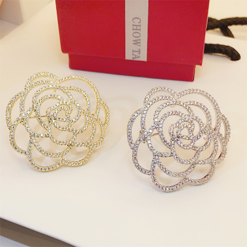Hollow Camellia high-end brooch female zircon luxury corsage suit sweater pin Chanel style personality fashion accessories