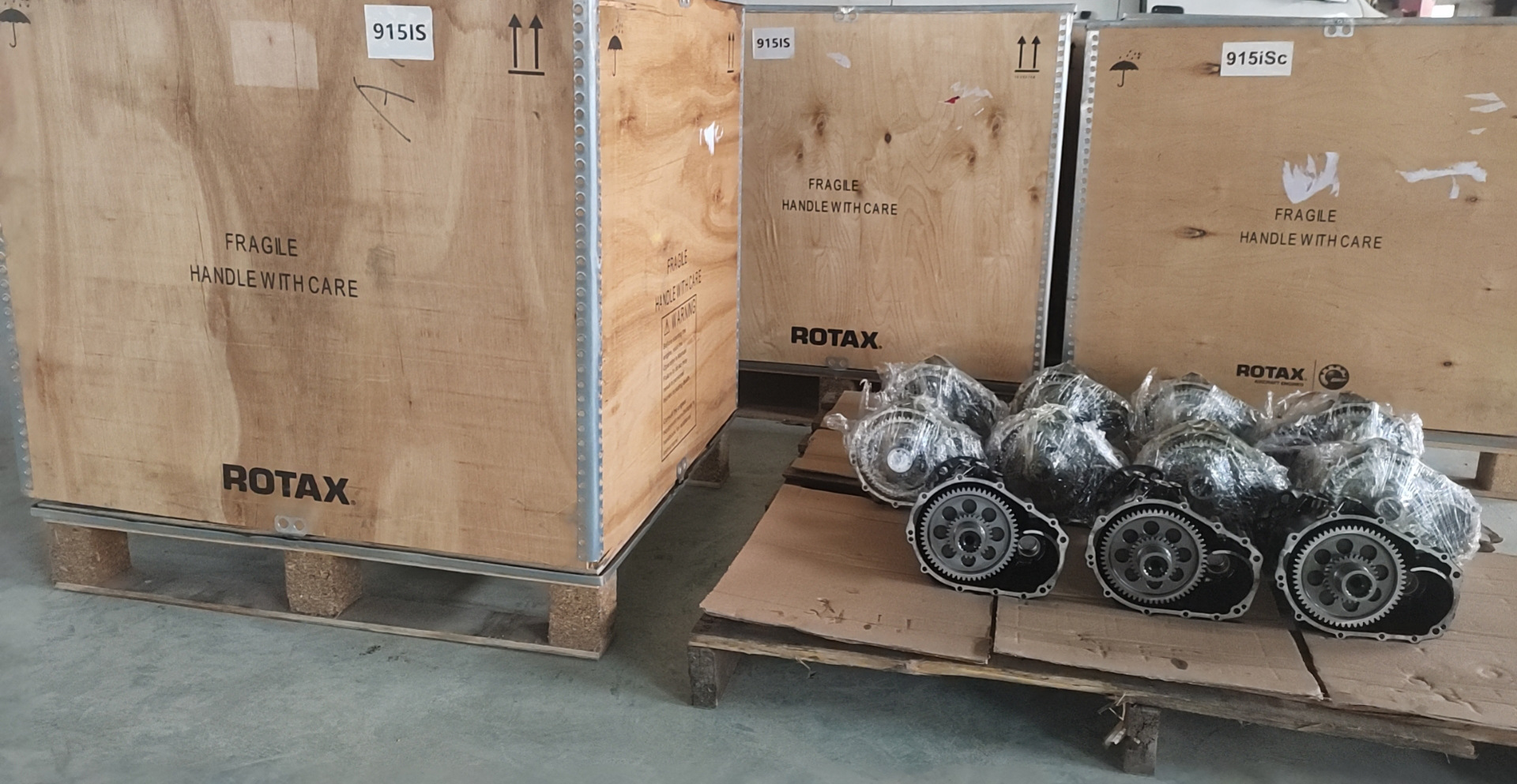 The New ROTAX Engine Removed 914ul 915is Gearbox Gearbox Is Suitable for 912 Modification 914