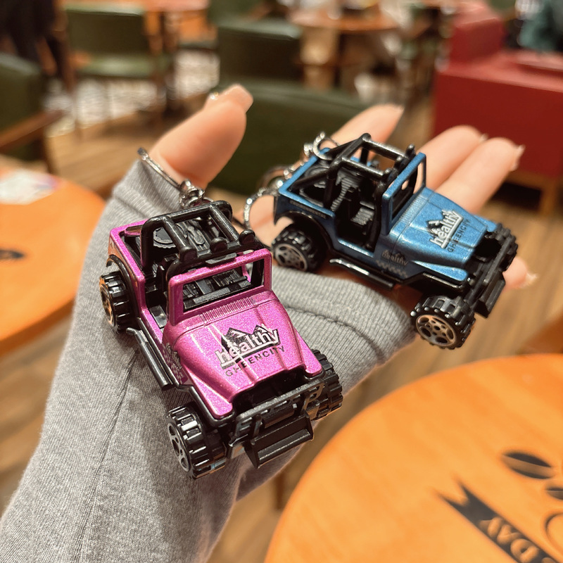 Creative alloy toy car model simulation jeep off-road vehicle keychain mini cool car bag pendant batch