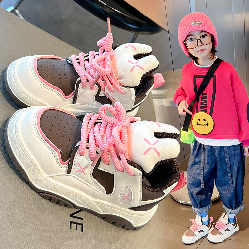 Cricketskor för barn Korean Edition Bröd Violence Bear Tide Brand Pojkar och flickor Fritidssportskor 2023 Nyhet_voghion.com