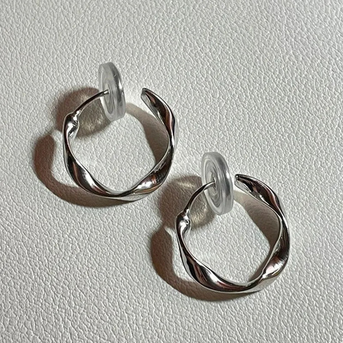 Vintage Pure Desire Style Ear Clips for Women without Piercing, New Round Circle Earrings with Elegant and Refined French Mosquito Disc Earrings