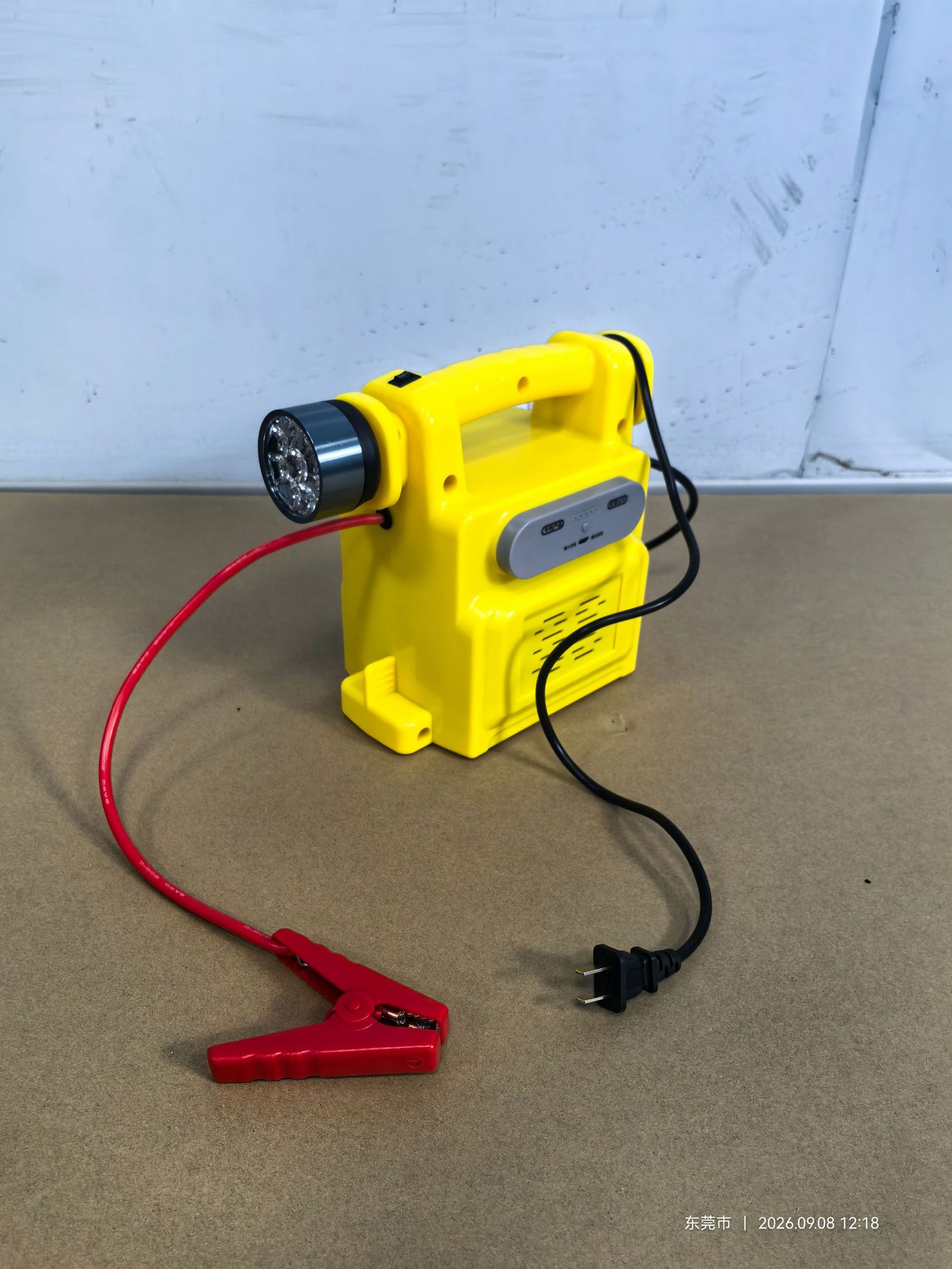 Multifunctional Car Jump Starter with Flashlight and Power Bank