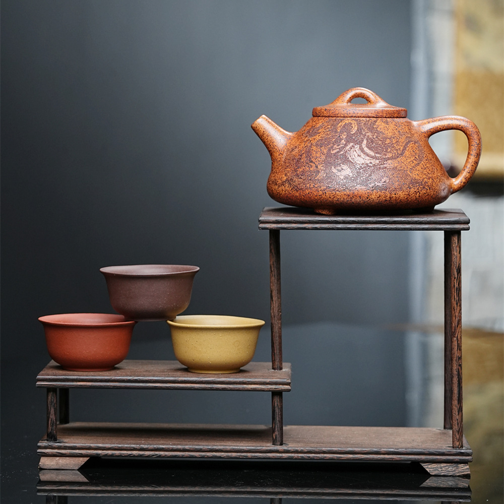 [종이상자, 냄비 1개, 컬러컵 3개, 증명서, 티타월, 핸드백]