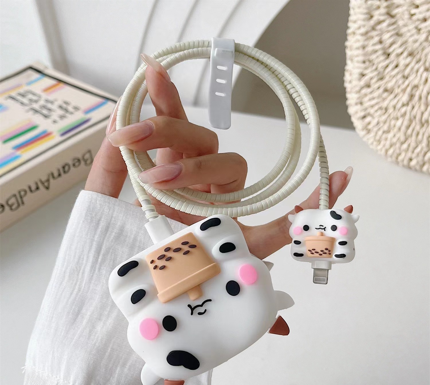 2024 nueva cubierta protectora de cabezal de carga rápida estándar británico de dibujos animados de 20W para cargador de Apple 20WPD plegable de tres enchufes