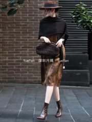 深圳南油女装新中式国风复古彰显贵妇气质金黄色香云纱无袖连衣裙