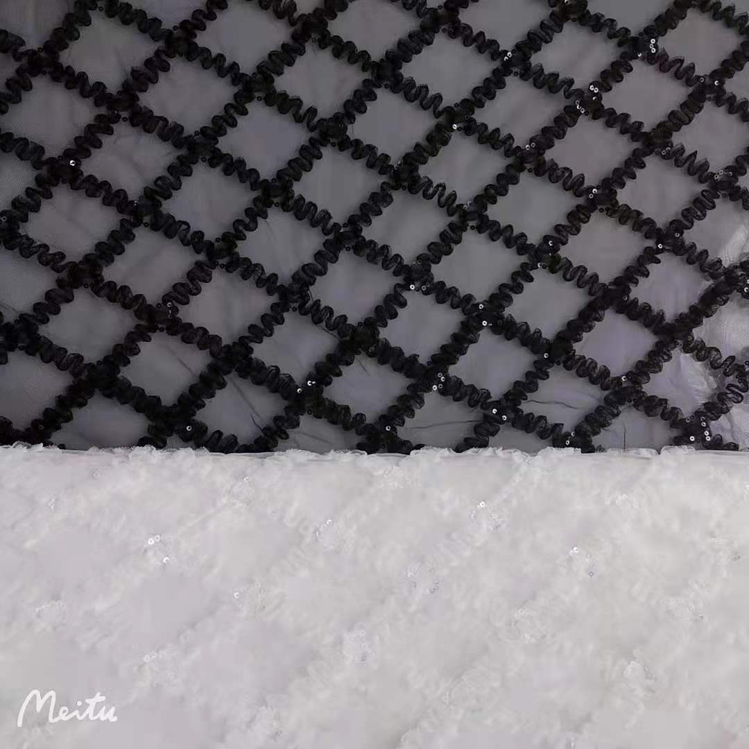 现货供应~无弹涤40眼网纱菱形钩花爱心绣片 仙美网纱 裙装等面料