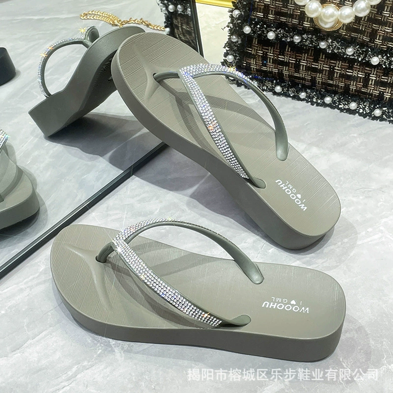 Универсальные модные блестящие босоножки со стразами и противоскользящими пляжными шлепанцами из ПВХ.