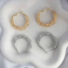 小众设计感扭曲镂空耳环 金属不规则缠绕网格装钻麻花C形耳圈批发