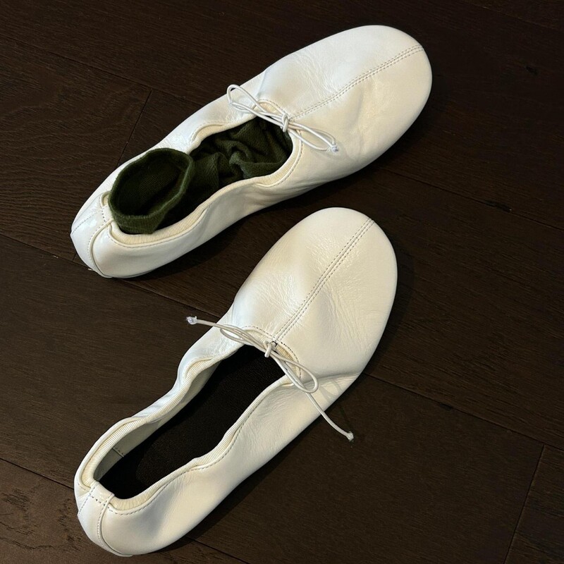Spring and Summer New Lightweight Loofah Flat Shoes, White Single Shoes for Commuting, Breathable and Non-Stuffy, Slip-On Casual Shoes