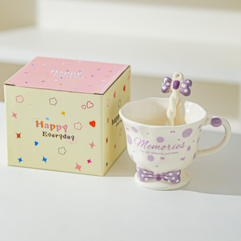 Taza de cuchara de lazo Juego de taza de niña linda Taza de bebida Taza de regalo pequeña Taza de cerámica de alto valor
