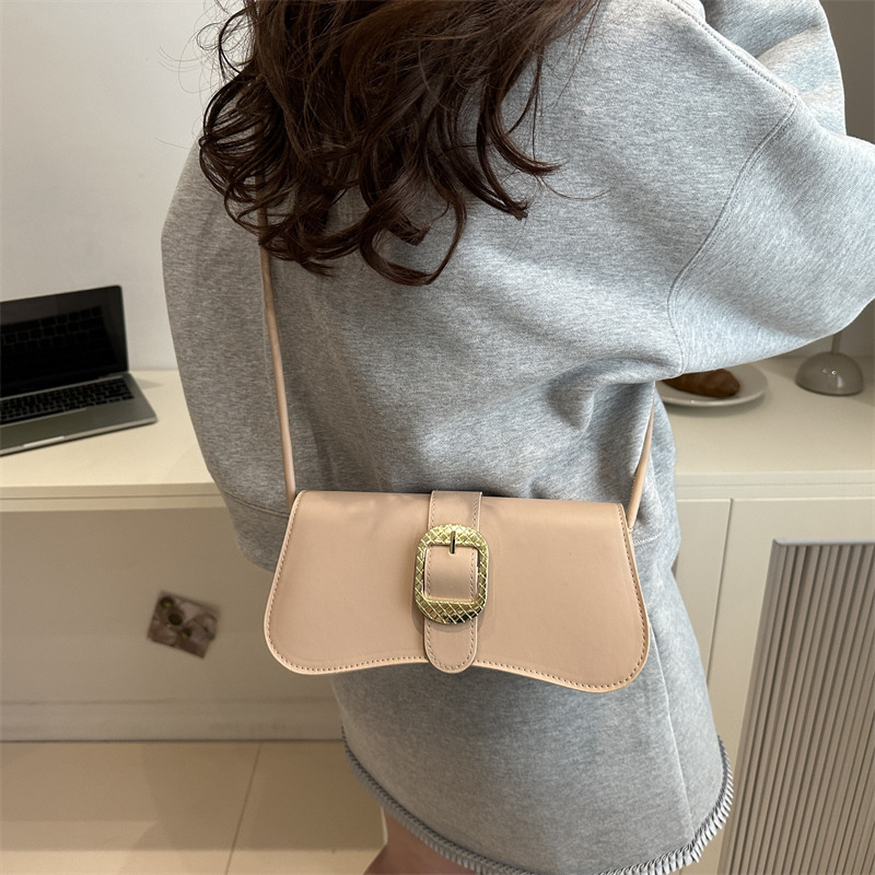 Coreana versátil 2024 invierno nicho de diseño de trabajo retro viaje de alto valor de cara bolsas de hombro bajo la braza de una pequeña bolsa cuadrada de moda