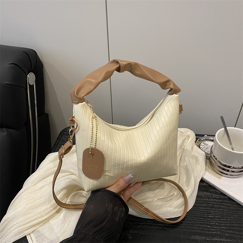 テクスチャストライプハンドバッグ女性のための 2025 新しいニッチデザインシングルショルダークロスボディバッグ西洋スタイル多用途レディースバッグ卸売|undefined