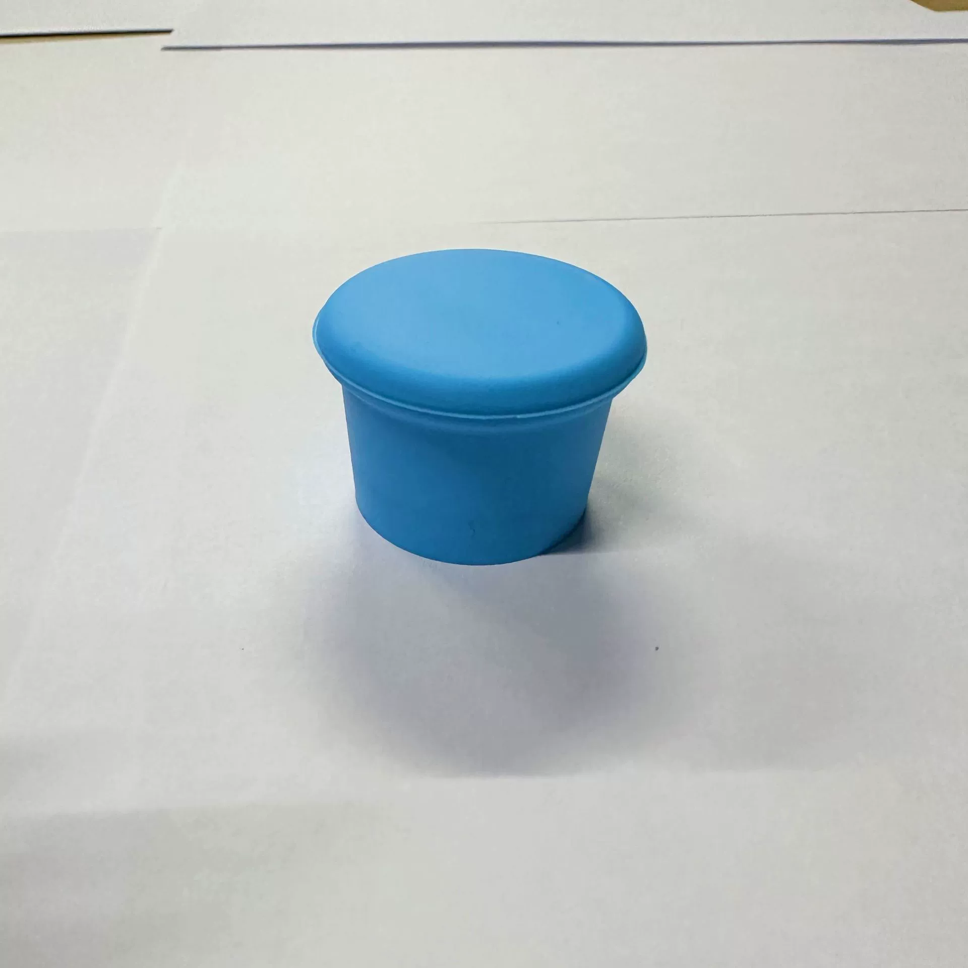 Silicone Bottle Stopper, Food-Grade Round Cap, Wine & Beer Sealer, BPA-free (3.6×2.6×3 cm)