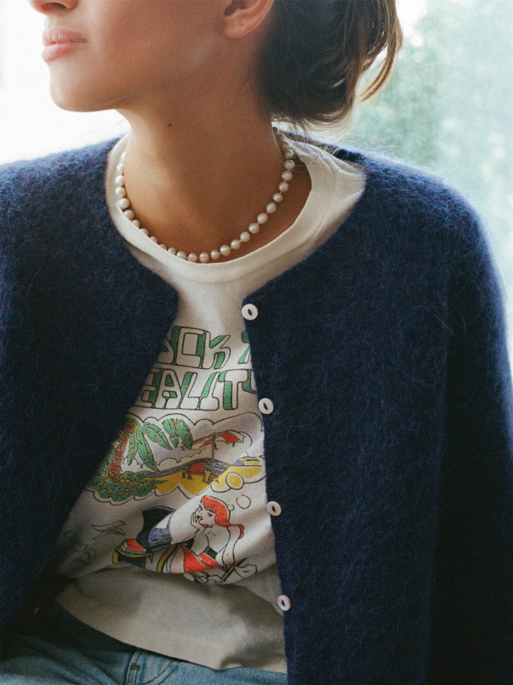 Áo khoác cardigan len nữ dáng rộng một hàng cúc, chất liệu dệt kim mềm mại, phong cách thanh lịch — Màu hồng nhạt (hàng có sẵn), Màu xanh lá cây (có hàng), Màu xanh ô liu (đốm), Màu xanh đậm (Còn hàng) chi tiết 25
